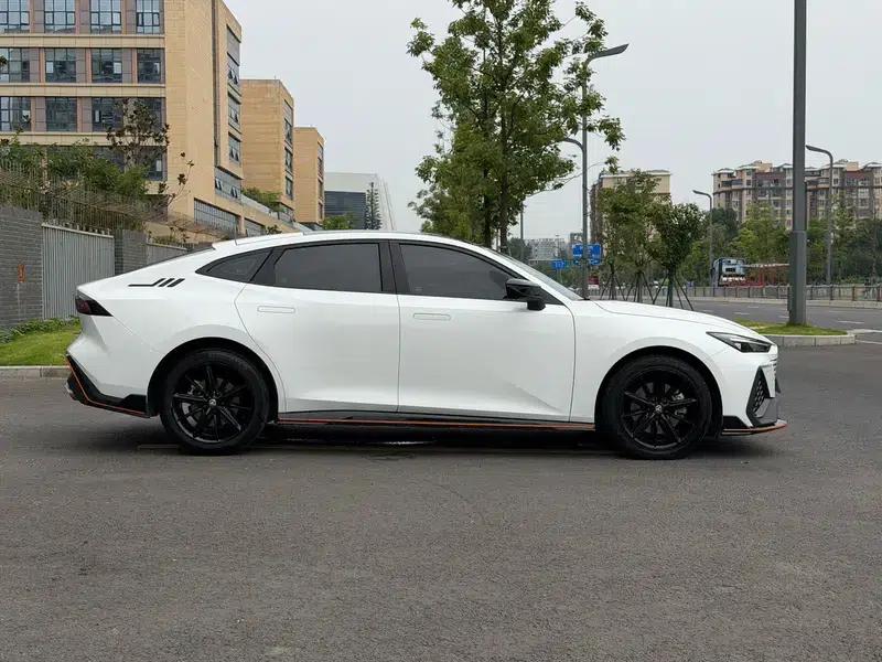 Changan UNI-V 2023 2.0T Speed Edition — миниатюра 8
