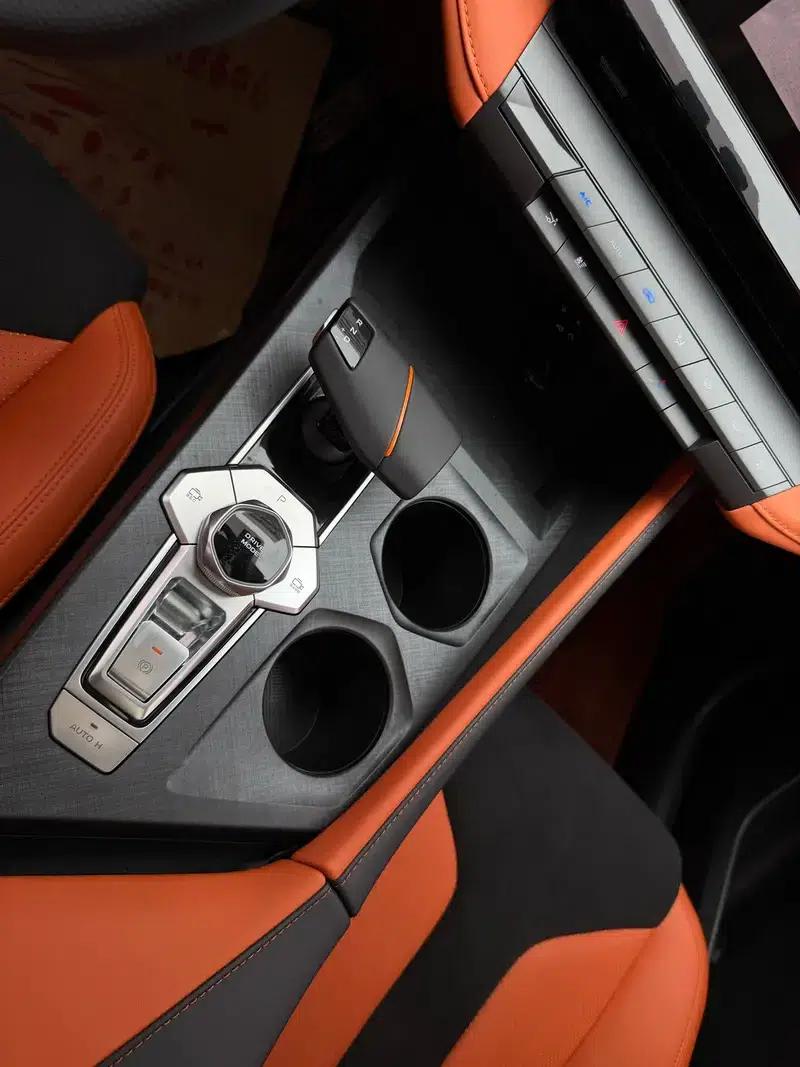 Changan UNI-V 2023 2.0T Speed Edition — миниатюра 9