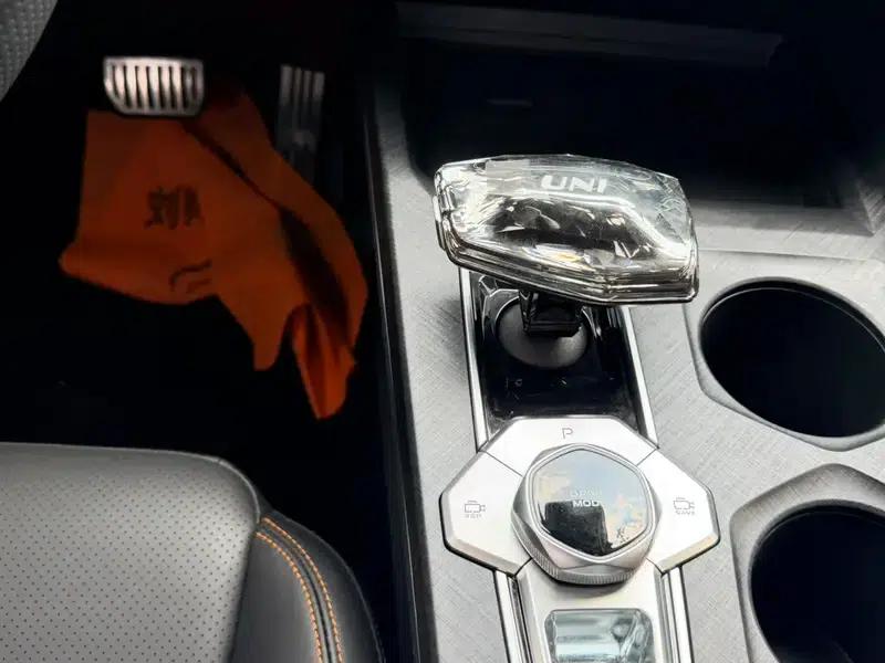 Changan UNI-V 2022 1.5T Sport Edition — миниатюра 17