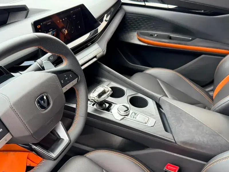Changan UNI-V 2022 1.5T Sport Edition — миниатюра 19