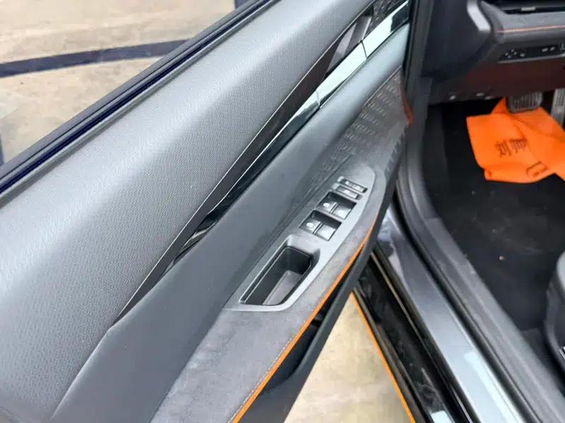 Changan UNI-V 2022 1.5T Sport Edition — миниатюра 21