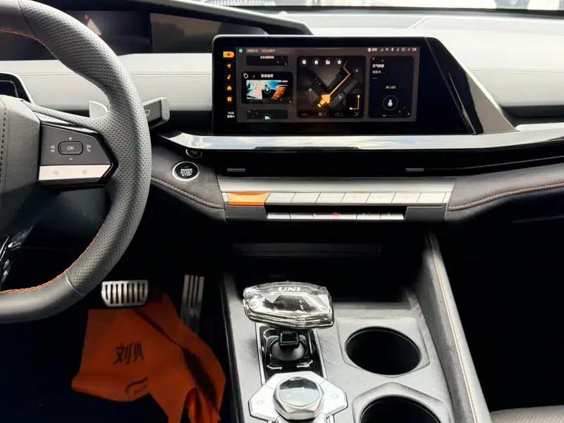 Changan UNI-V 2022 1.5T Sport Edition — миниатюра 9
