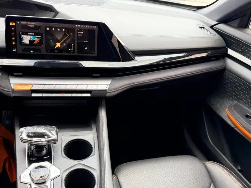 Changan UNI-V 2022 1.5T Sport Edition — миниатюра 10
