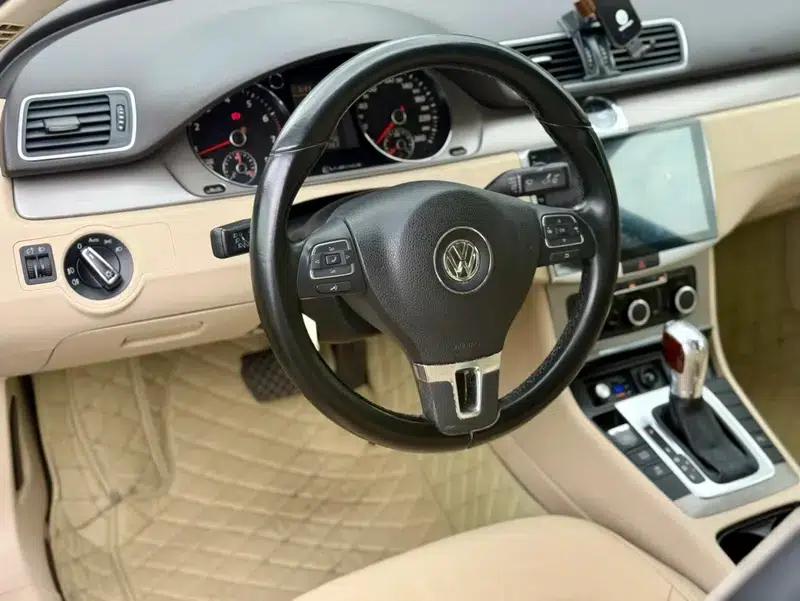 2013 Volkswagen Passat 1.8TSI Leading Edition — миниатюра 13