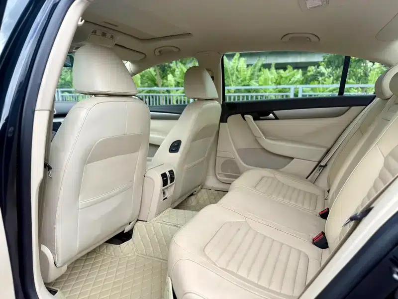 2013 Volkswagen Passat 1.8TSI Leading Edition — миниатюра 17