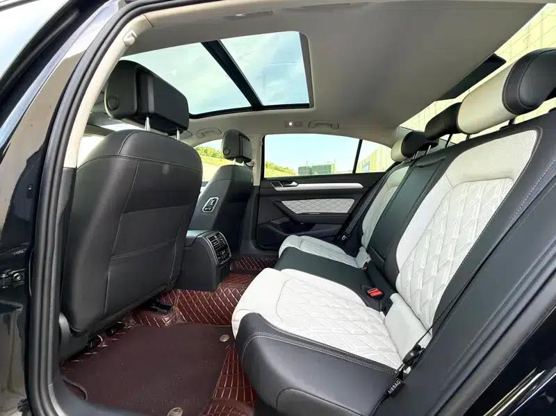 Volkswagen Magotan 2023 2 Millionth Unit Commemorative Edition 330TSI DSG Luxury — миниатюра 9