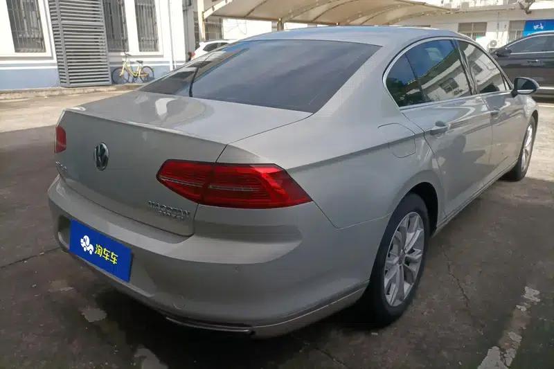 2017 Volkswagen Passat 380TSI DSG Luxury — миниатюра 3