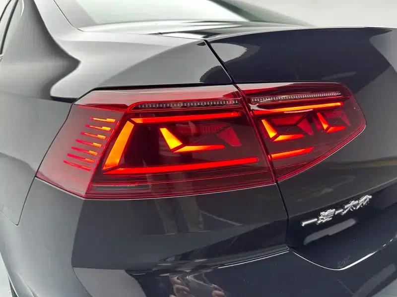 2024 Volkswagen Magotan 330TSI DSG Luxury Edition (2 Million Units Limited Edition) — миниатюра 13