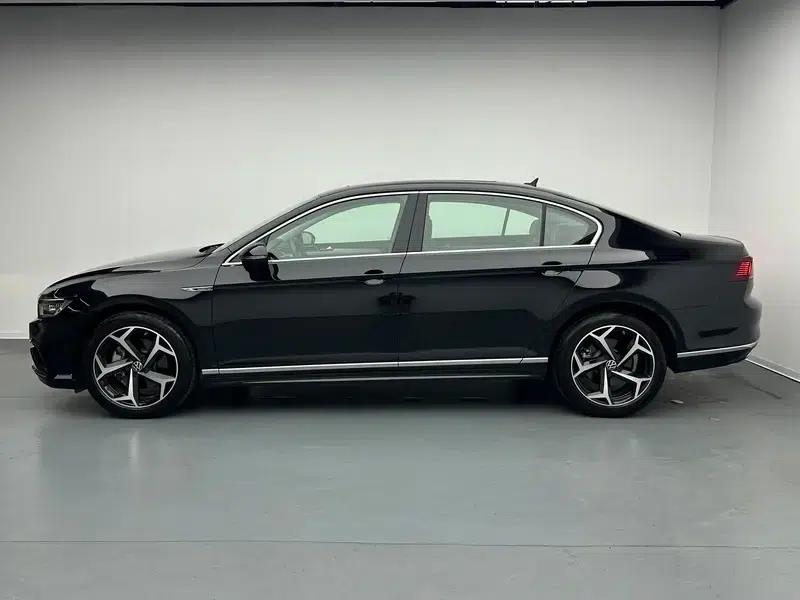 2024 Volkswagen Magotan 330TSI DSG Luxury Edition (2 Million Units Limited Edition) — миниатюра 4