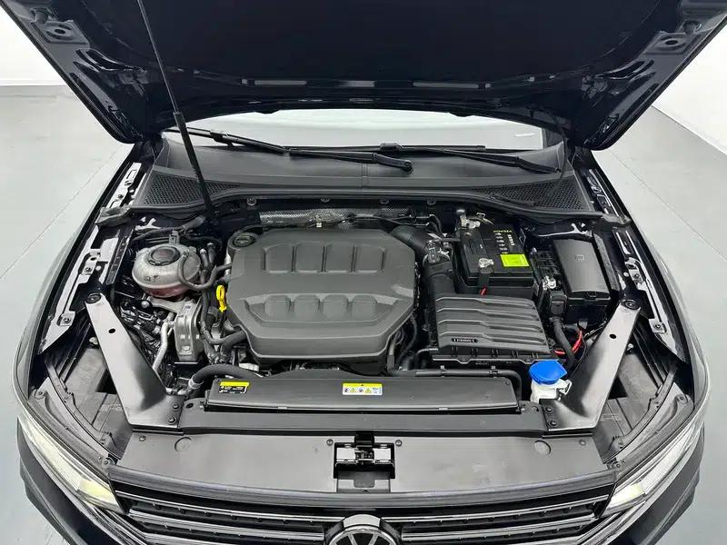 2024 Volkswagen Magotan 330TSI DSG Luxury Edition (2 Million Units Limited Edition) — миниатюра 10