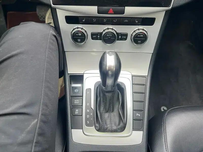 2012 Volkswagen Passat Facelift 1.8TSI Comfort Model — миниатюра 39