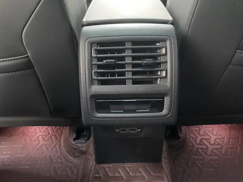2023 Golf 280TSI DSG R-Line Lite — миниатюра 11