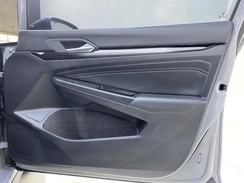 2023 Golf 280TSI DSG R-Line Lite — миниатюра 12