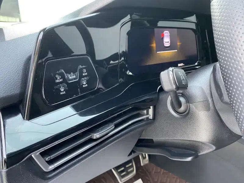2023 Golf 280TSI DSG R-Line Lite — миниатюра 15