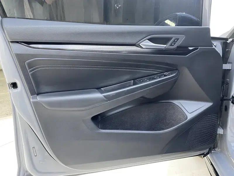 2023 Golf 280TSI DSG R-Line Lite — миниатюра 10