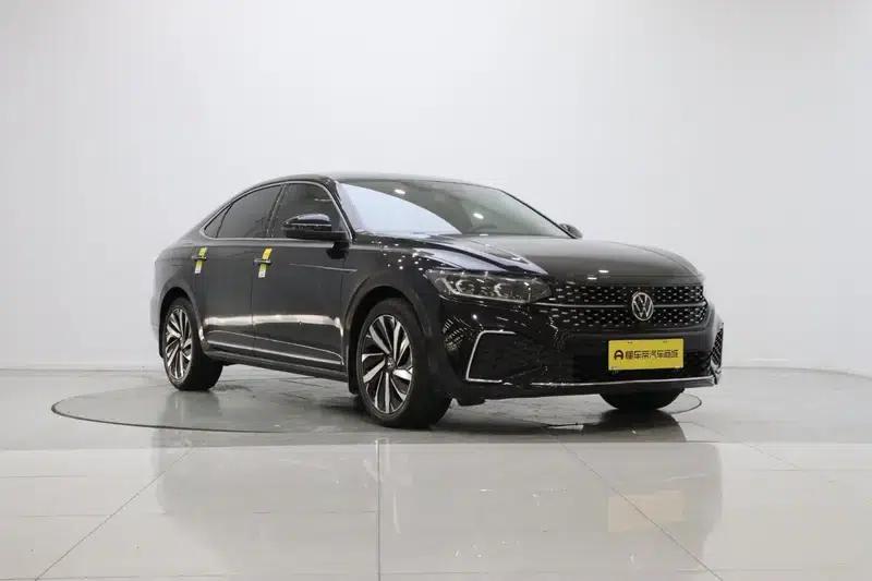 2022 Volkswagen Passat 330TSI Starry Sky Luxury Edition — миниатюра 3