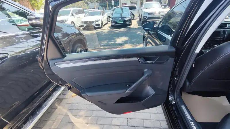 2016 Passat 330TSI DSG Royal Edition — миниатюра 14