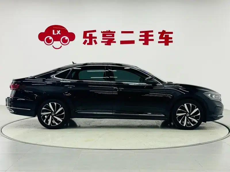 2022 Volkswagen Passat 330TSI Elite Edition — миниатюра 8