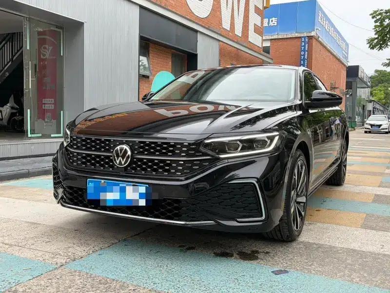 2022 Volkswagen Passat 330TSI Starry Sky Luxury Edition — миниатюра 1