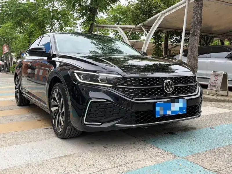2022 Volkswagen Passat 330TSI Starry Sky Luxury Edition — миниатюра 3