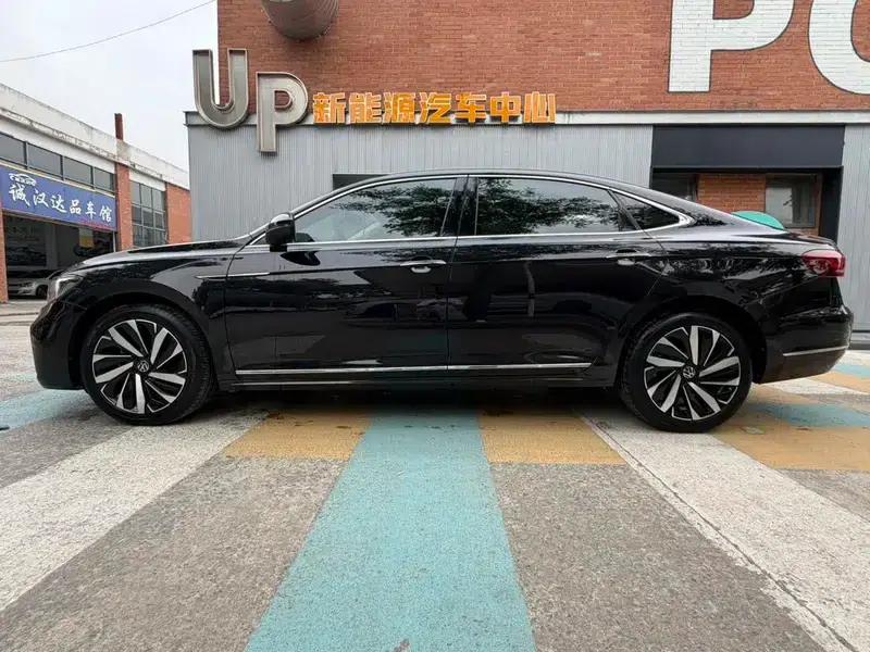 2022 Volkswagen Passat 330TSI Starry Sky Luxury Edition — миниатюра 4