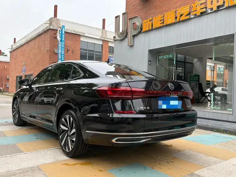 2022 Volkswagen Passat 330TSI Starry Sky Luxury Edition — миниатюра 5