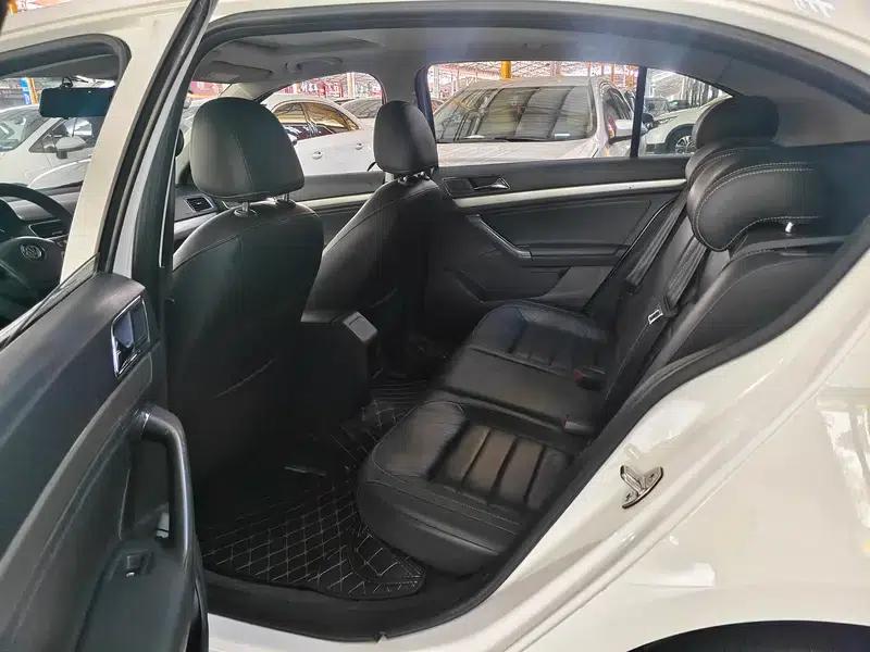 2015 Volkswagen Lavida 1.6L Automatic Fashion Edition — миниатюра 8