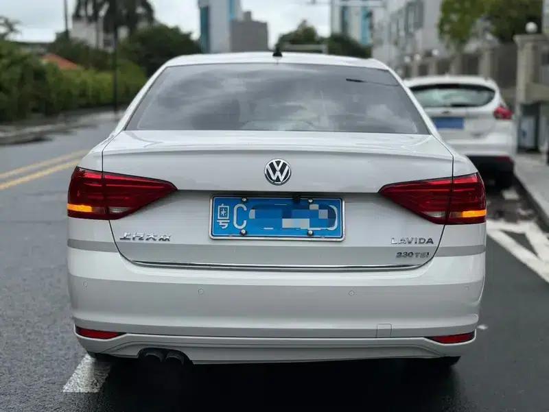 2017 Volkswagen Lavida 230TSI DSG Comfort Edition — миниатюра 5