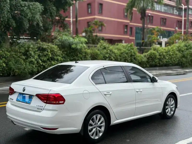 2017 Volkswagen Lavida 230TSI DSG Comfort Edition — миниатюра 6