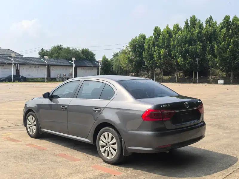 2013 Volkswagen Lavida Classic Facelift 1.6L Automatic Comfort Edition — миниатюра 4