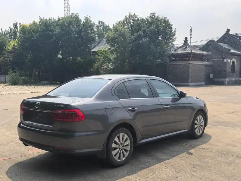 2013 Volkswagen Lavida Classic Facelift 1.6L Automatic Comfort Edition — миниатюра 6