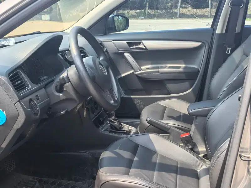 2013 Volkswagen Lavida Classic Facelift 1.6L Automatic Comfort Edition — миниатюра 8