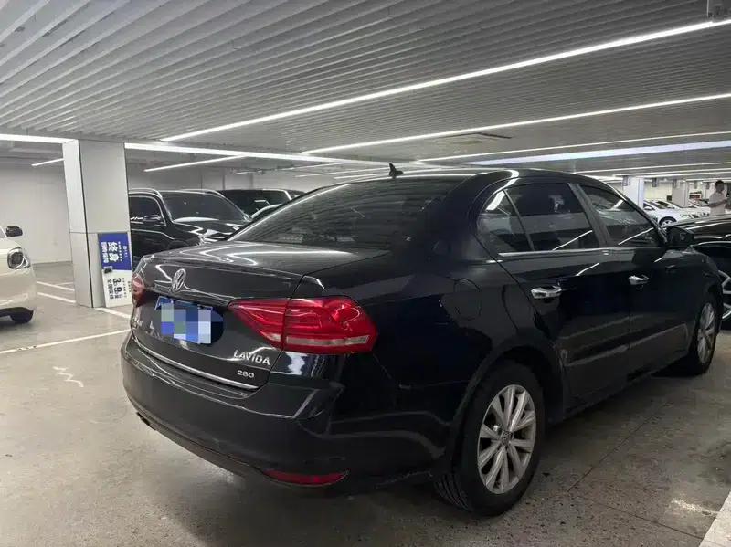 2017 Volkswagen Lavida 230TSI DSG Comfort Edition — миниатюра 5