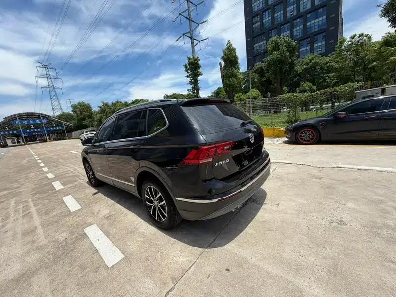 Tiguan L 2018 330TSI Automatic 2WD Comfort Edition — миниатюра 4
