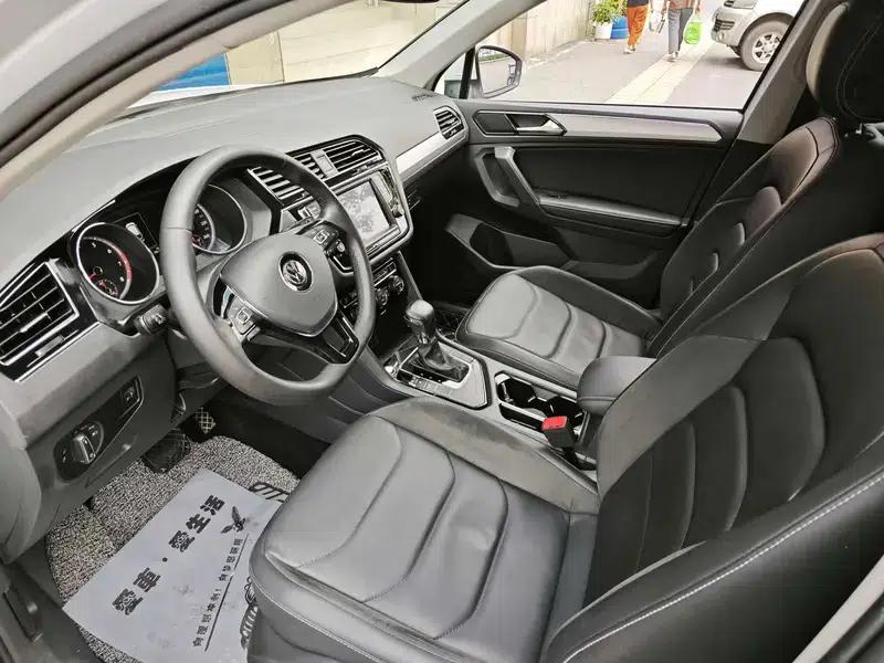 Tiguan L 2018 330TSI Automatic 2WD Luxury Edition — миниатюра 10