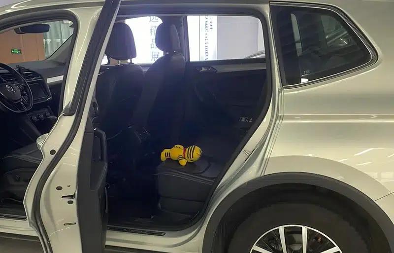 Tiguan L 2018 330TSI Automatic 2WD Luxury Edition — миниатюра 13