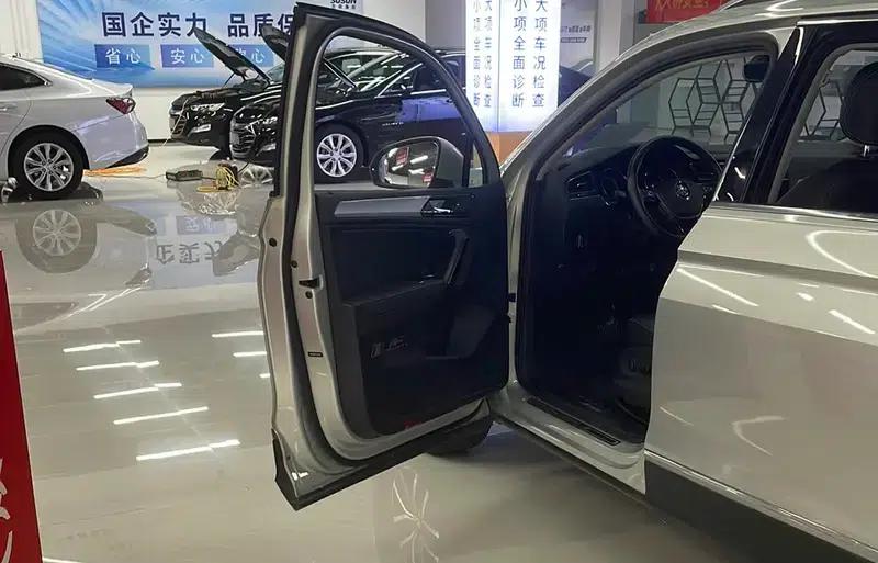 Tiguan L 2018 330TSI Automatic 2WD Luxury Edition — миниатюра 14
