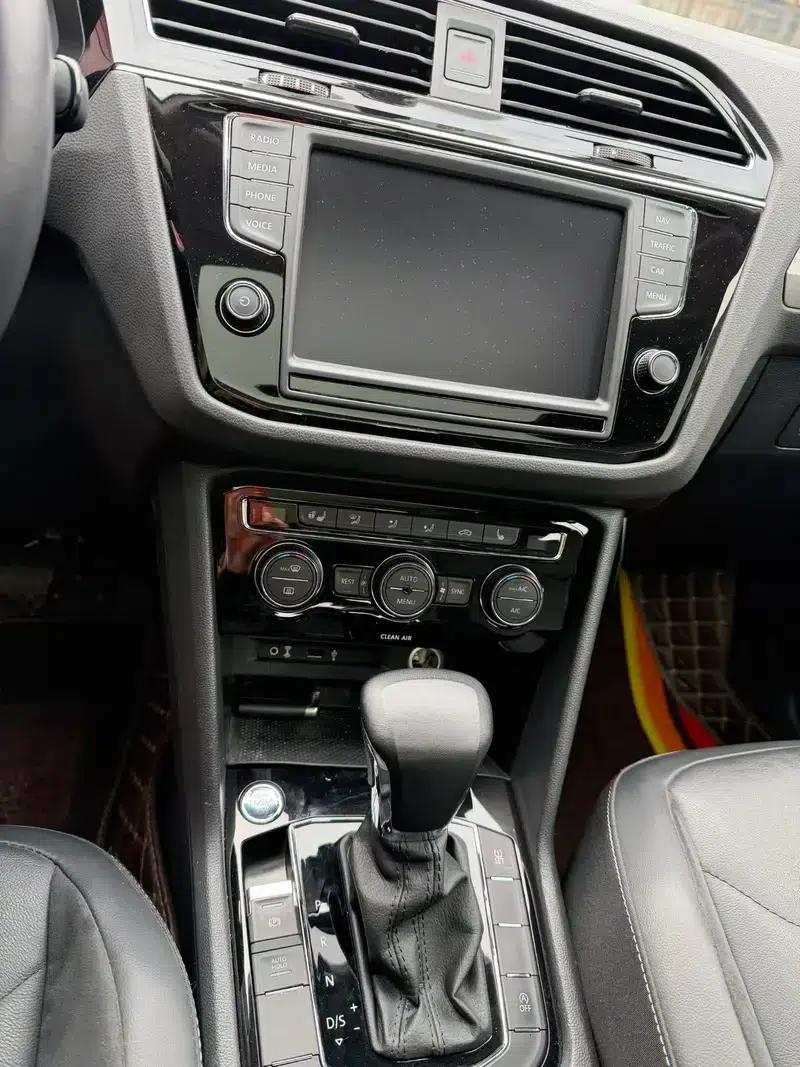 Tiguan L 2017 330TSI Automatic 2WD Luxury Edition — миниатюра 5