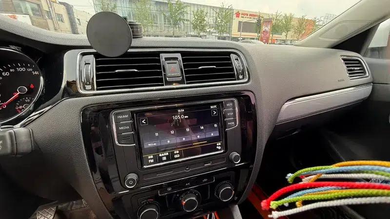 2017 Volkswagen Sagitar 230TSI Manual Comfort Edition — миниатюра 13
