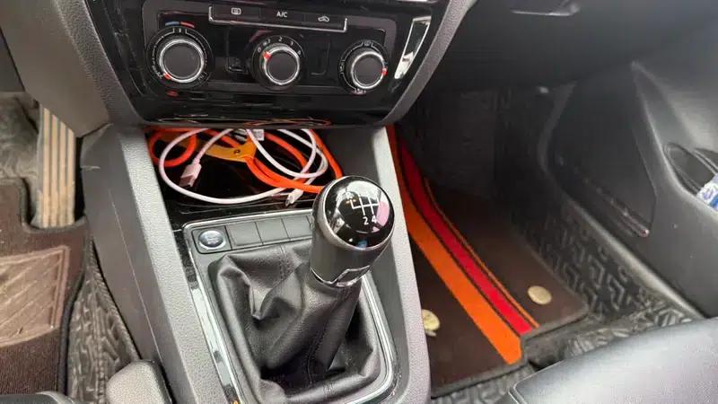 2017 Volkswagen Sagitar 230TSI Manual Comfort Edition — миниатюра 15