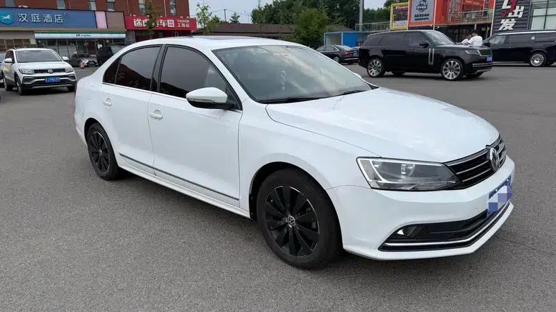 2017 Volkswagen Sagitar 230TSI Manual Comfort Edition — миниатюра 3