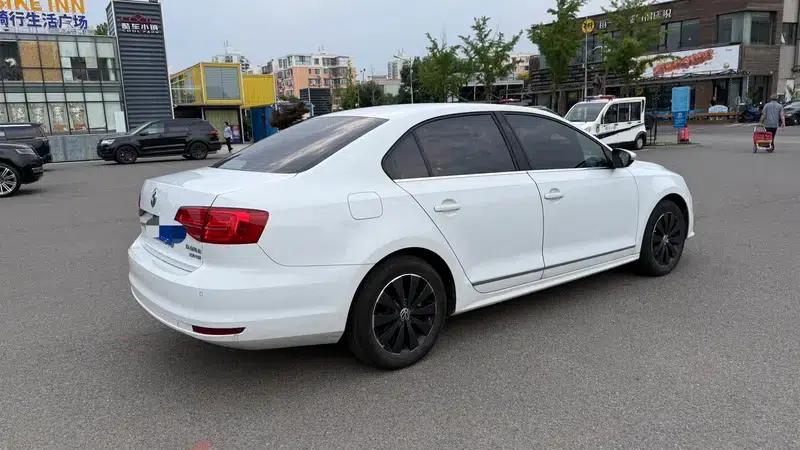 2017 Volkswagen Sagitar 230TSI Manual Comfort Edition — миниатюра 6