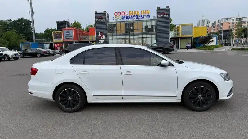 2017 Volkswagen Sagitar 230TSI Manual Comfort Edition — миниатюра 7