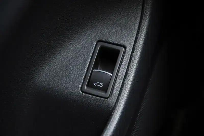 2014 Volkswagen Sagitar 1.4TSI Automatic Luxury — миниатюра 13