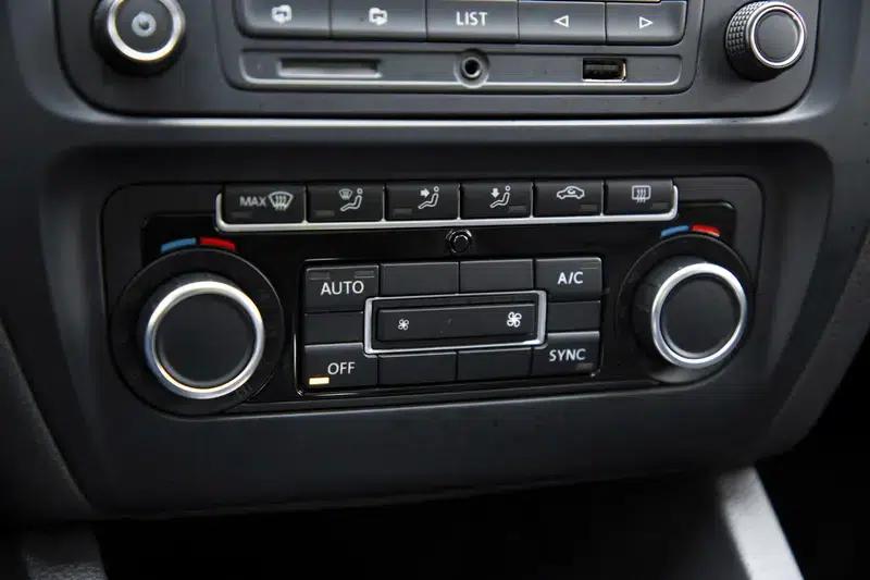 2014 Volkswagen Sagitar 1.4TSI Automatic Luxury — миниатюра 14