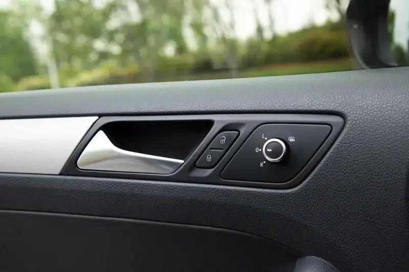 2014 Volkswagen Sagitar 1.4TSI Automatic Luxury — миниатюра 16