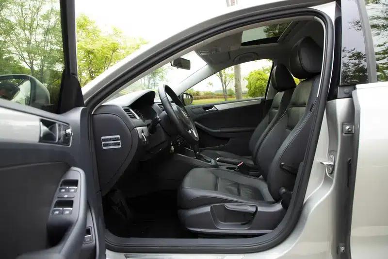 2014 Volkswagen Sagitar 1.4TSI Automatic Luxury — миниатюра 25