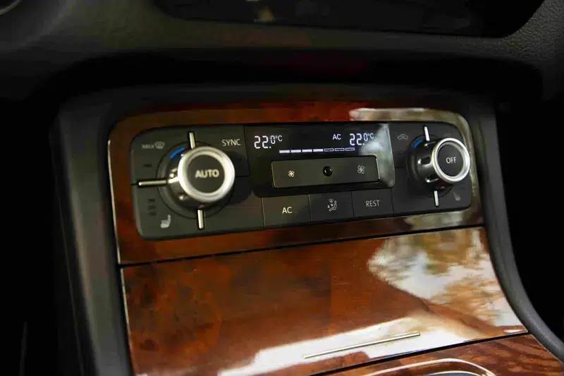 2011 Touareg 3.0TSI Standard Edition — миниатюра 13