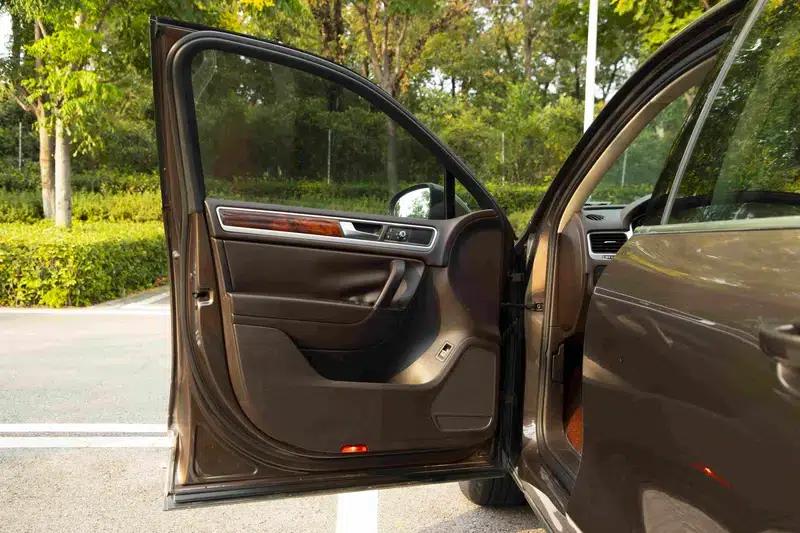 2011 Touareg 3.0TSI Standard Edition — миниатюра 27
