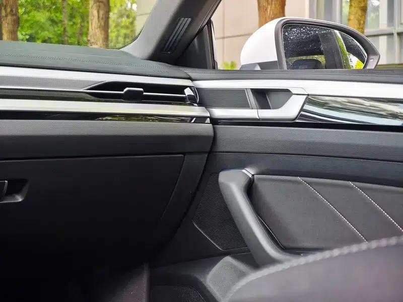 Volkswagen CC 2023 330TSI Dazzling Edition — миниатюра 9